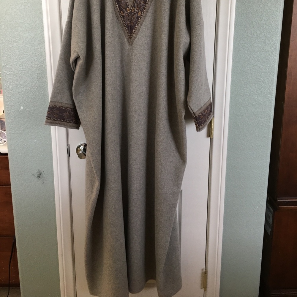 Middle Eastern Robe 2x - Picture 3 of 5